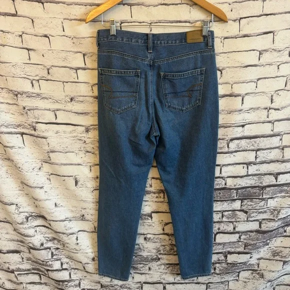 American Eagle Mom Jeans SZ 4 - Picture 2 of 4